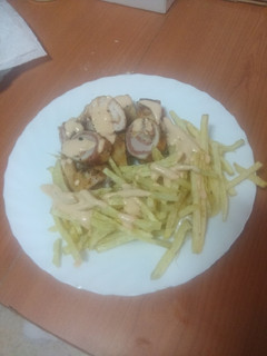 Una foto de Flamenquines de pollo con jamón serrano y espárragos blancos