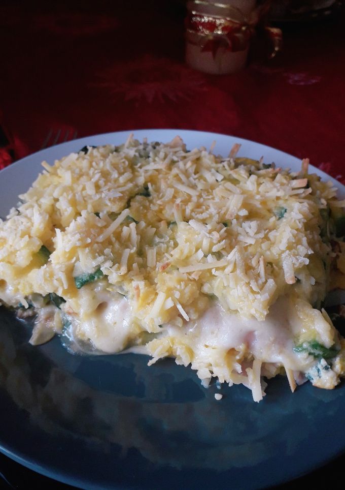 Una foto de Soufflé de zapallitos relleno de jamón y queso