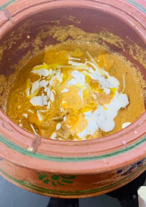 A picture of Chicken Makhni Handi.