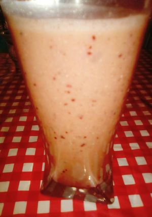 Una foto de Licuado de banana, ciruela, Chía y avena 💪💪💪👌👏👏👏