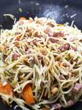 Noodles com Bacon, Queijo e Frutos Secos