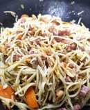 Noodles com Bacon, Queijo e Frutos Secos