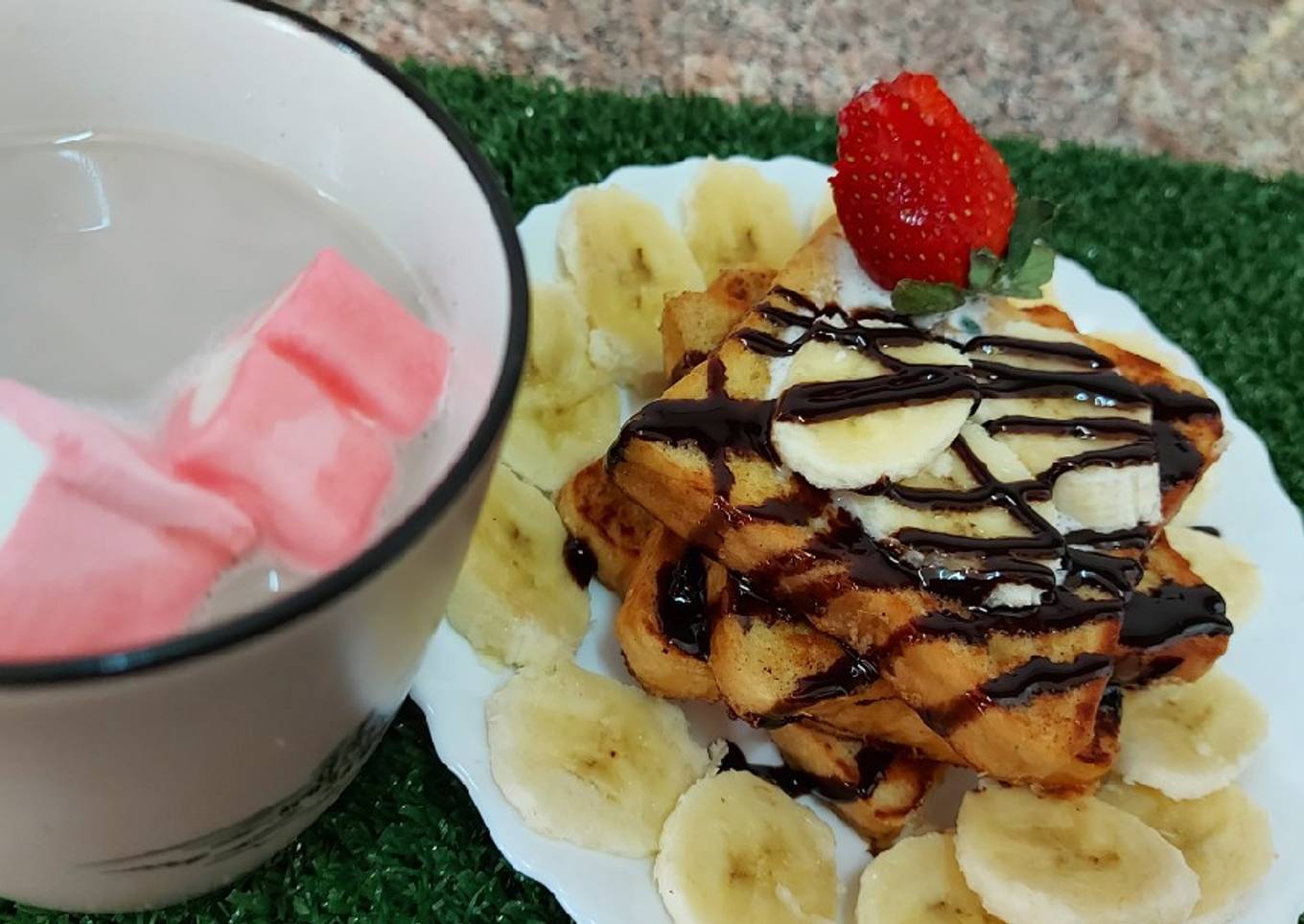 French Toast with fresh fruits