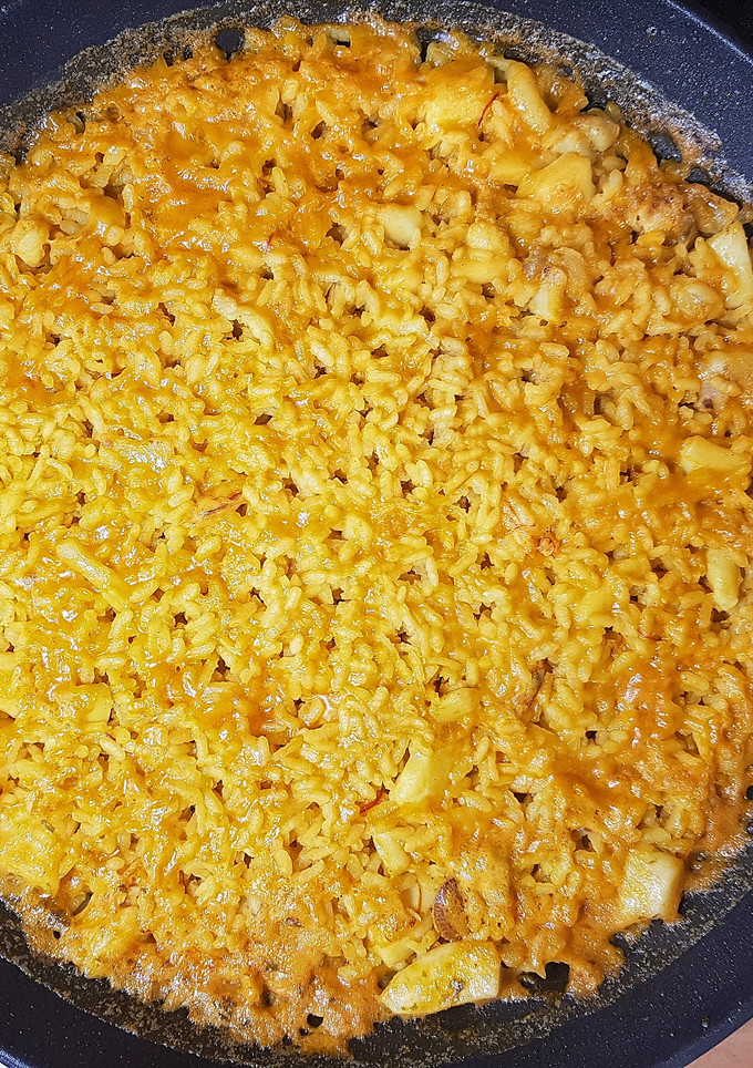 Una foto de Arroz a banda