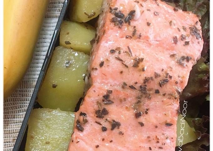 Bagaimana Membuat Salmon dan Kentang kukus Anti Gagal