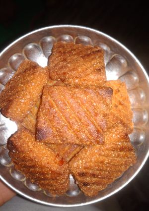 आटे और सूजी की बिस्कुट (Aate aur suji ki biscuit recipe in Hindi) रेसिपी मुख्य फोटो