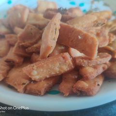 A picture of Methi Nimki.