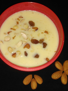 कस्टर्ड सेवई (custard sevai recipe in Hindi) रेसिपी मुख्य फोटो