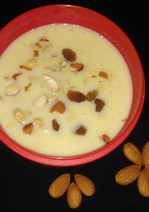 कस्टर्ड सेवई (custard sevai recipe in Hindi) रेसिपी मुख्य फोटो