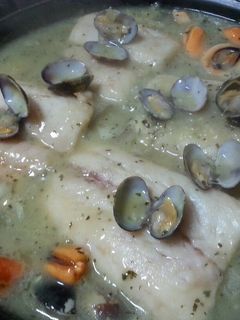 Una foto de Merluza a la marinera