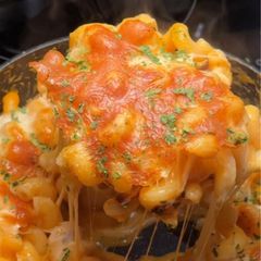 A picture of Gochujang Bacon Mac & Cheese.