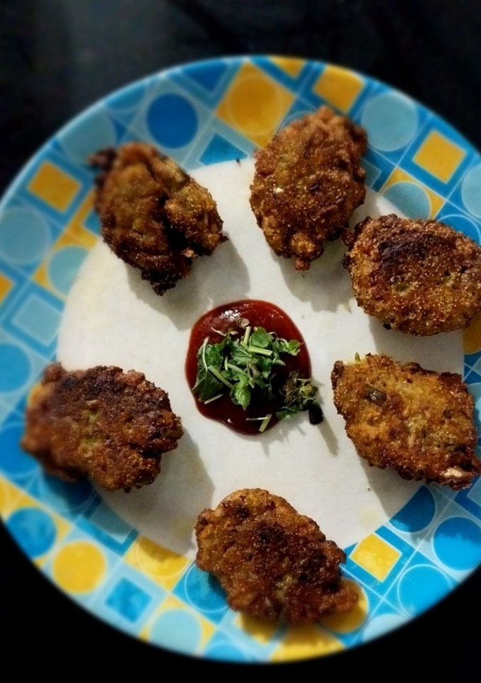 A picture of Cabbage and Moong dal pakodi.
