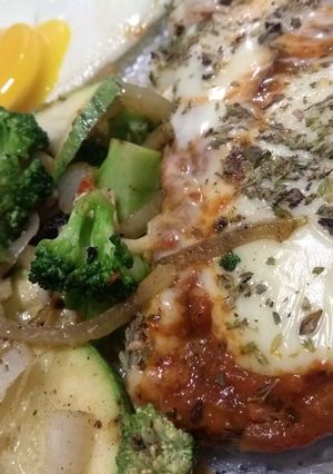 Una foto de Matambre tiernizado a la pizza con salteado de verduras