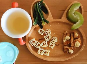 Hình của món Ăn dặm blw với cá hồi sốt nước tương.