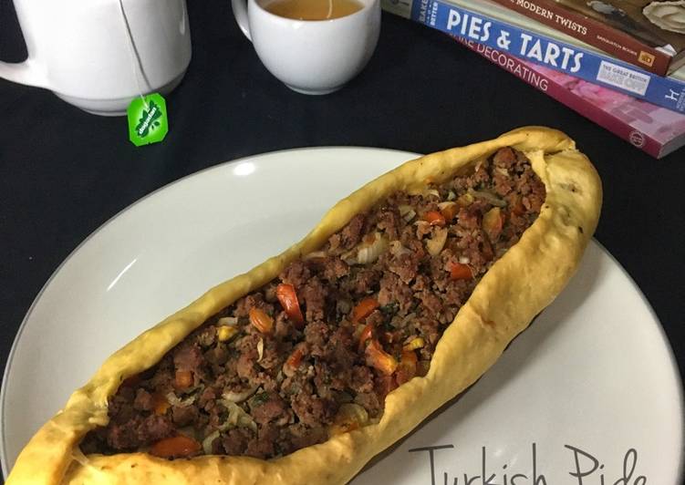 Turkish Pide / pizza ala turki