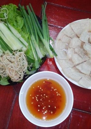 Hình của món Thịt heo luộc cuốn bánh tráng.