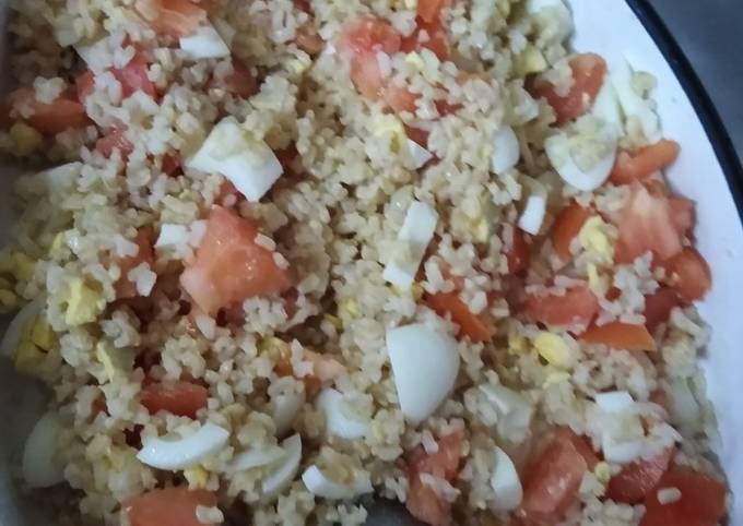 Ensalada Saludable De Arroz Integral Huevo Tomate Y Mayonesa Light Receta De Miriam Soto Cookpad