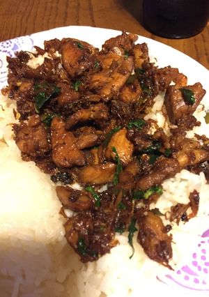 A picture of Thai Basil Chicken.