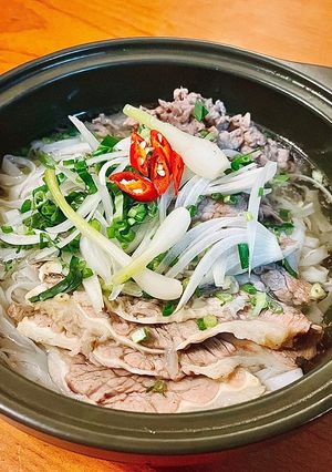 A picture of Beef Pho (Phở bò tái nạm).