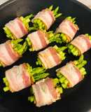 Thịt heo xông khói cuốn măng tây