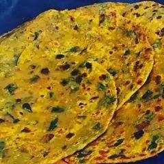 A picture of Methi paratha.