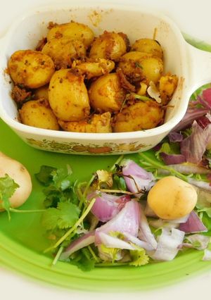 A picture of Spicy Roasted Baby Potatoes.