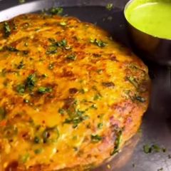 A picture of Aloo ke parathe.