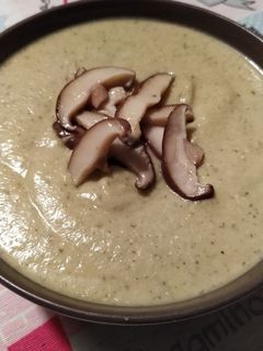 Una foto de Crema de xiitake