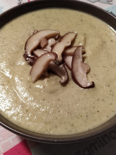 Una foto de Crema de xiitake