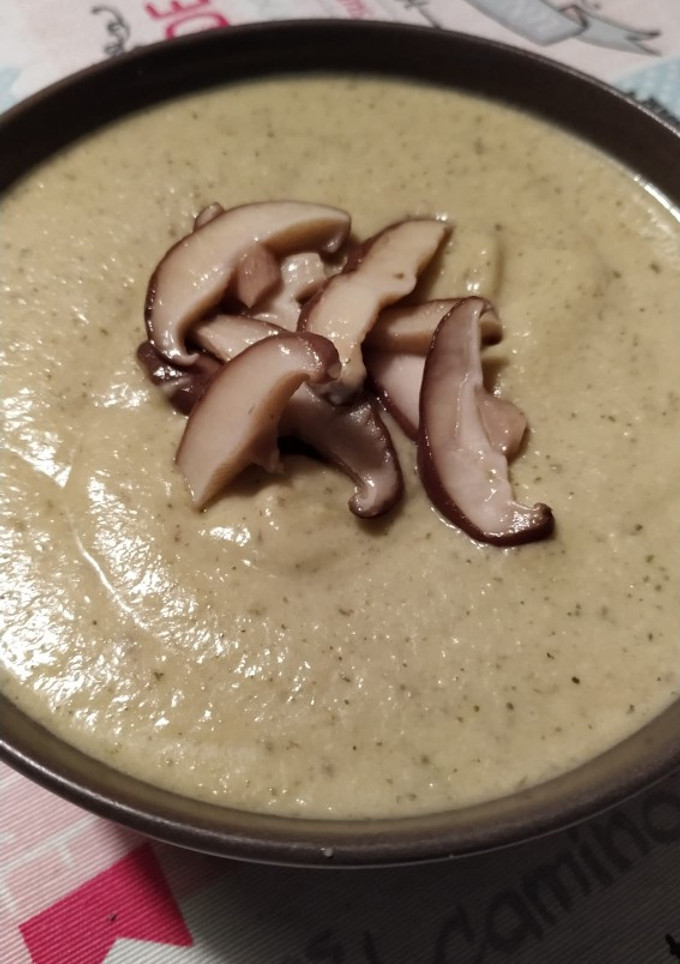 Una foto de Crema de xiitake