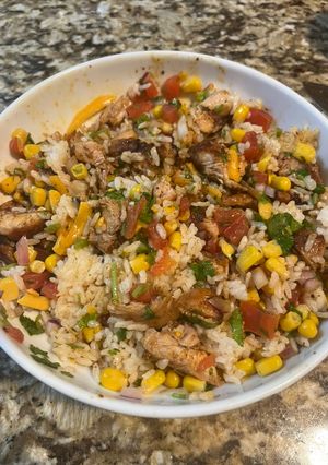 A picture of Chipotle burrito bowl.