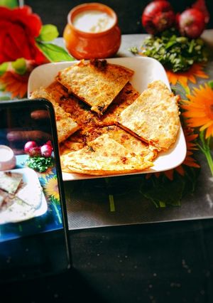 प्याज़ का पराठा (pyaz ka paratha recipe in Hindi) रेसिपी मुख्य फोटो