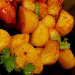 A picture of Deep fried potatoes.