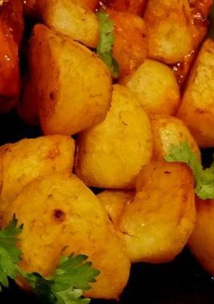 A picture of Deep fried potatoes.