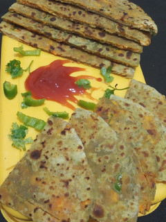 સ્ટફ્ડ પાલક પનીર પરાઠા (Stuffed Palak Paneer Paratha Recipe In Gujarati) રેસીપી મુખ્ય ફોટો