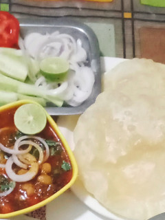 छोले भटूरे (Chole Bhature recipe in Hindi) रेसिपी मुख्य फोटो