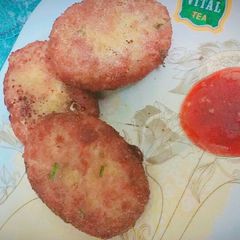 A picture of Potato and mince cutles.