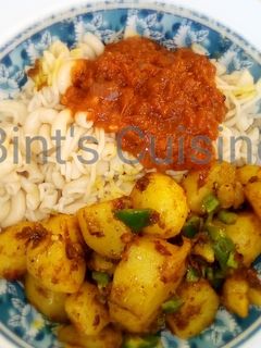 Taliya, macaroni da curried potato da Kuma sauce ainihin hoton girkin