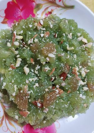 A picture of Lauki ka halwa.
