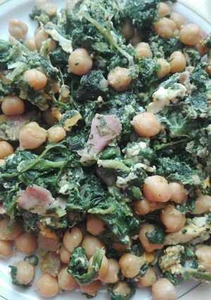 Foto principal de Garbanzos con espinacas y bacon