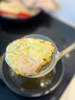 Una foto de El huevo frito perfecto: ¡con puntilla y yema para mojar!
