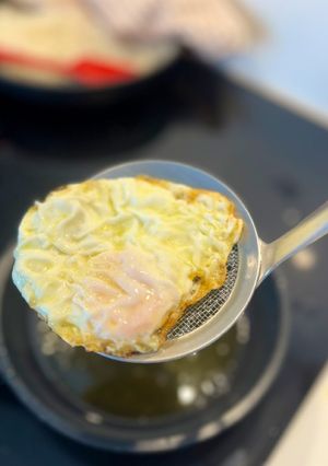 Una foto de El huevo frito perfecto: ¡con puntilla y yema para mojar!