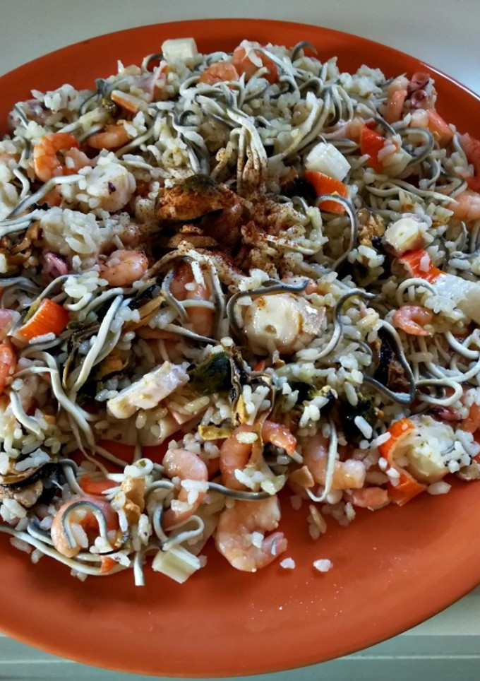 Una foto de Arroz picante con productos del mar