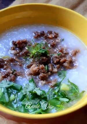 Hình của món Cháo thịt bò băm xào.