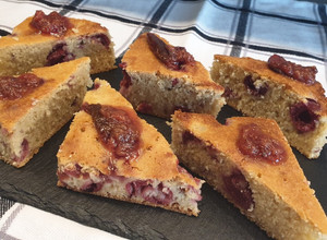 Meggyes piskóta recept fotója