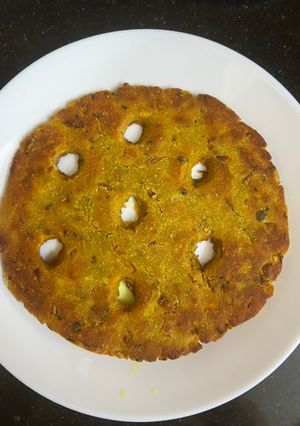 A picture of Maharashtrian Thalipeeth.