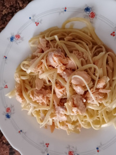 Una foto de Tallarines con salmón