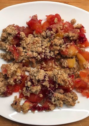 Une photo de Crumble pommes, framboises et sarrasin