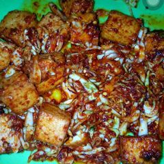 A picture of Awara with cabbage.