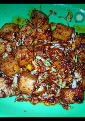 A picture of Awara with cabbage.